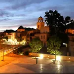 Rey Teodomiro بيت ضيافة